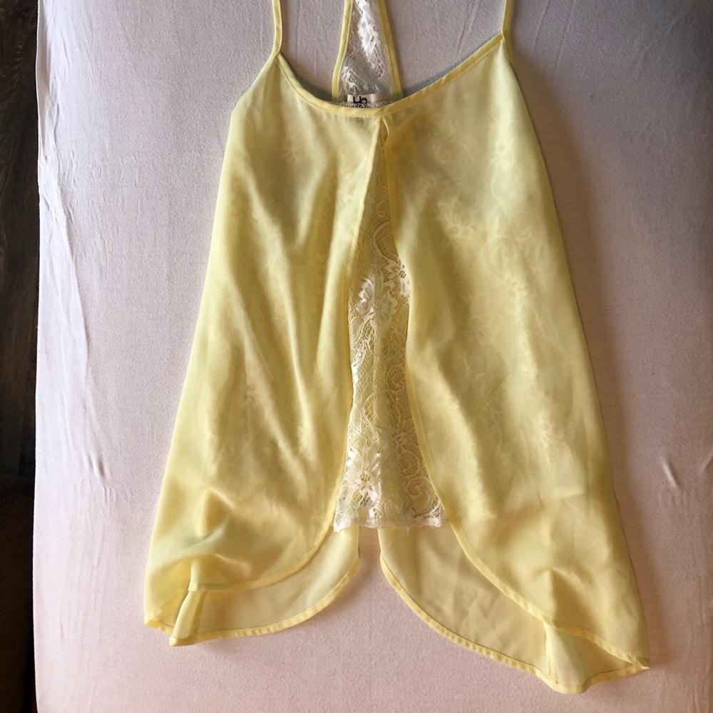 Pale yellow flowy tank top with lace